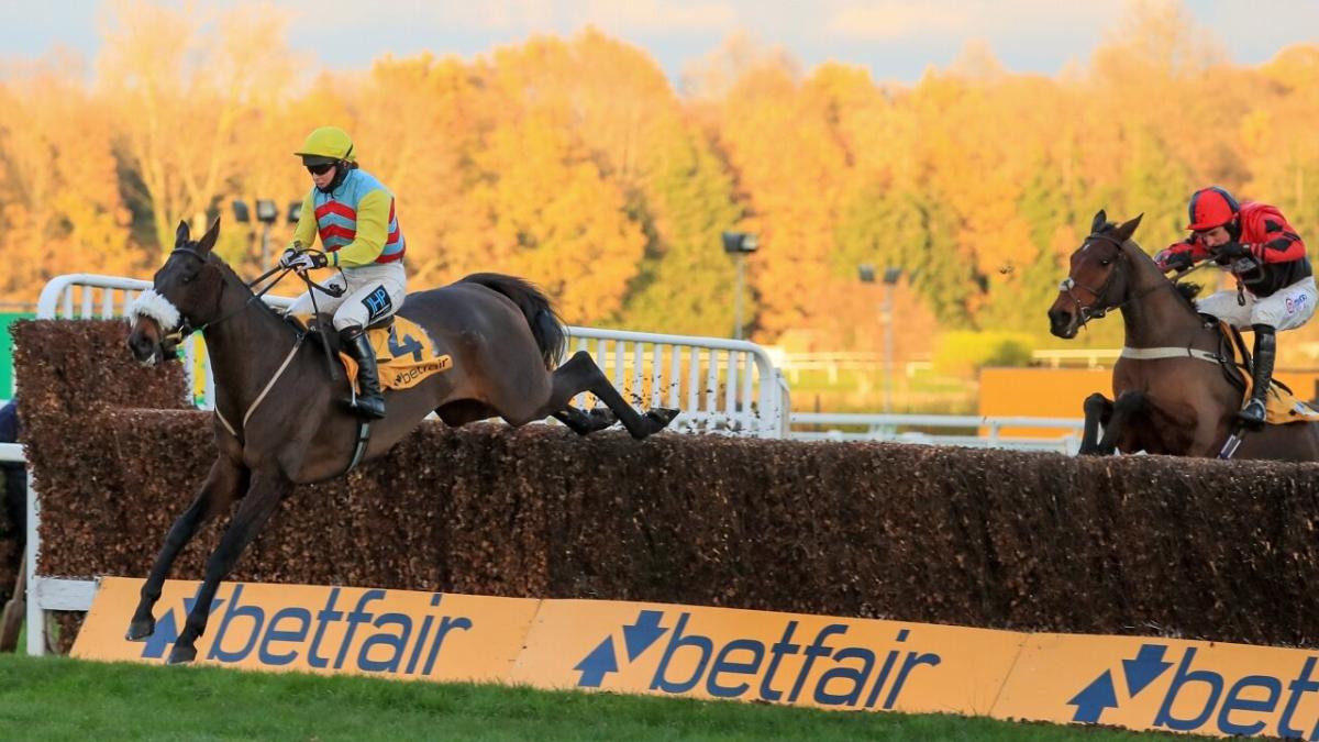Horse racing at Sandown